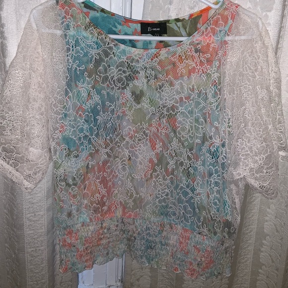 Lace Floral Layered Shirt Fitted at bottom - Picture 2 of 4